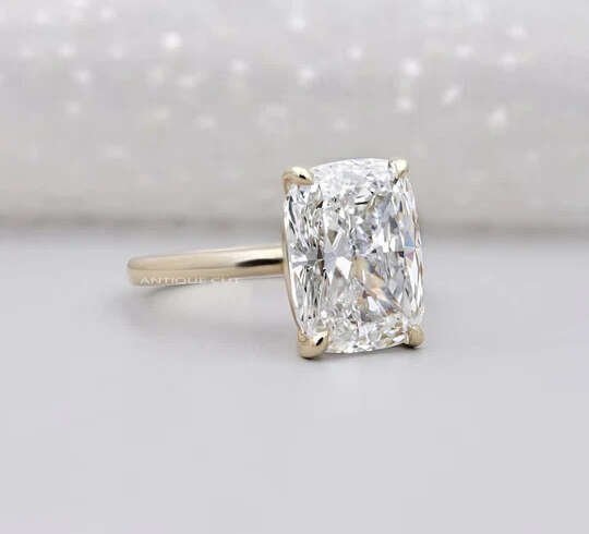 Why Do Couples Prefer Solitaire Diamond Engagement Rings for Minimalist Elegance?
