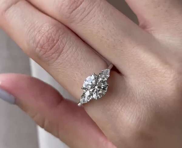 What Are the Symbolic Meanings of Ring Wearing? Left and Right Hand Significance, Relationship Status, and Feng Shui Wealth Tips