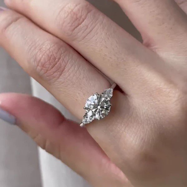 What Are the Symbolic Meanings of Ring Wearing? Left and Right Hand Significance, Relationship Status, and Feng Shui Wealth Tips