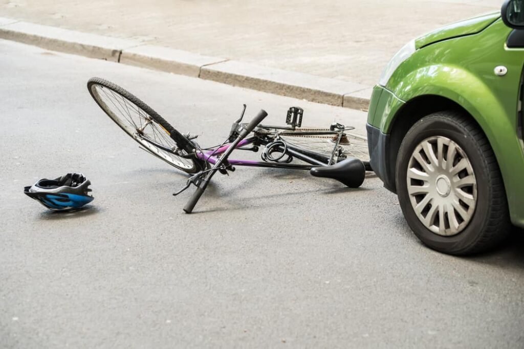 Zneimerlaw.com Reveals Escombros en la carretera y peligros de construcción: riesgos a los que se enfrentan a diario los ciclistas de Chicago.