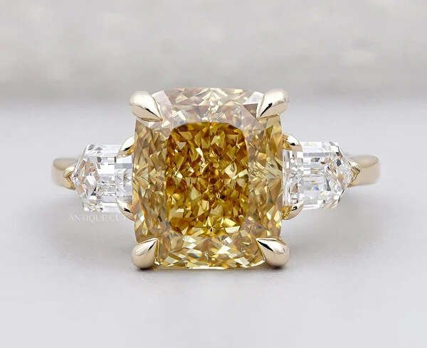A Complete Guide to Buying a Yellow Diamond Engagement Ring