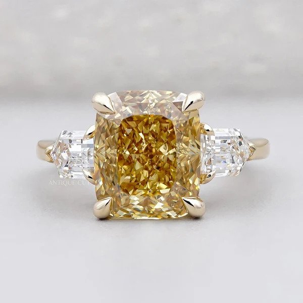 A Complete Guide to Buying a Yellow Diamond Engagement Ring