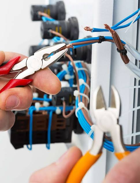 Before Hiring an Electrician in the GTA: What Homeowners Should Know