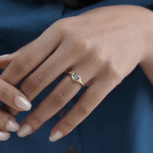 Finding Your Ideal Heart-Shaped Lab-Grown Engagement Ring: A Heart Lab Diamond Ring Guide