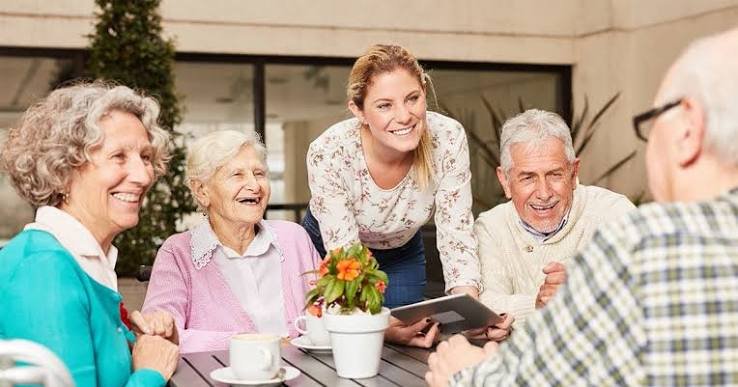 Practical Ways Seniors Can Stay Engaged With Younger Family Members