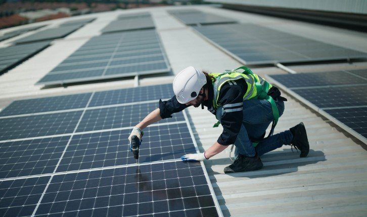 Making Solar System Upkeep More Manageable for Dallas Homeowners with Sunaura Solar